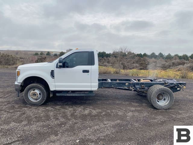 Image of Ford F-350 equipment image 1