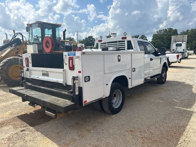 Image of Ford F-350 equipment image 3