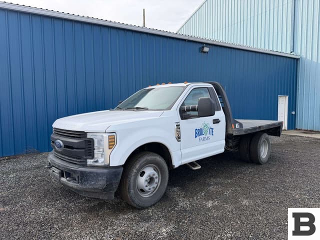 Image of Ford F-350 equipment image 2