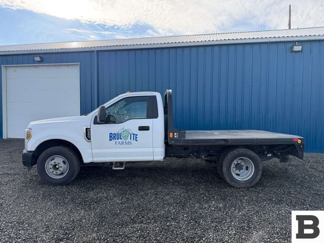 Image of Ford F-350 equipment image 4