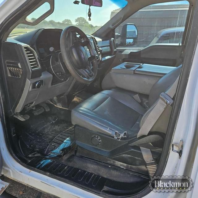 Image of Ford F-350 equipment image 4