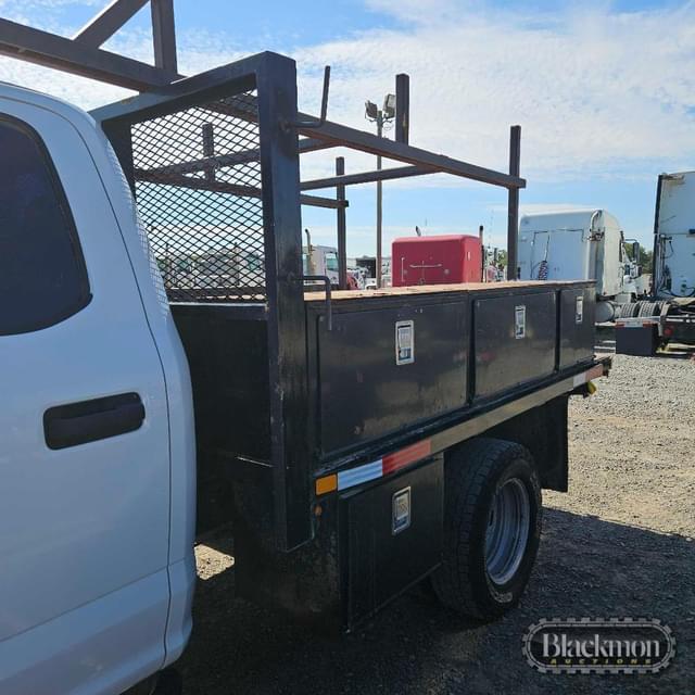 Image of Ford F-350 equipment image 2