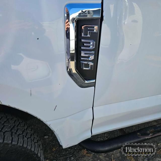 Image of Ford F-350 equipment image 1