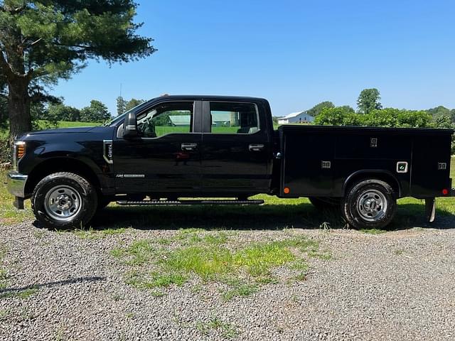 Image of Ford F-350 equipment image 1