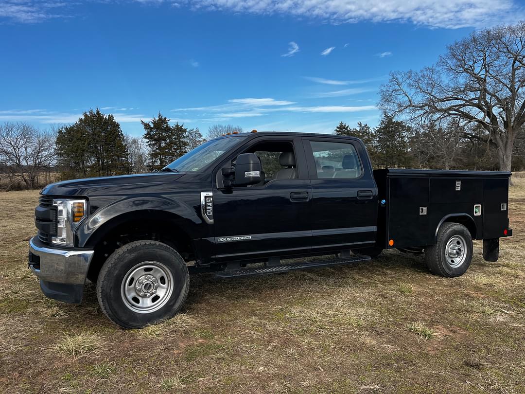 Image of Ford F-350 Primary image