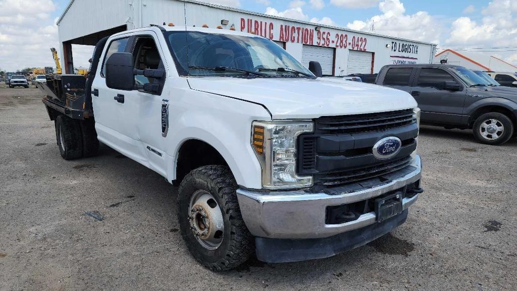 Image of Ford F-350 Primary image