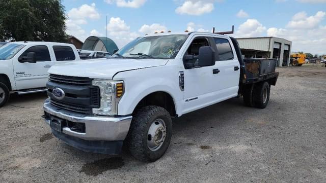 Image of Ford F-350 equipment image 1