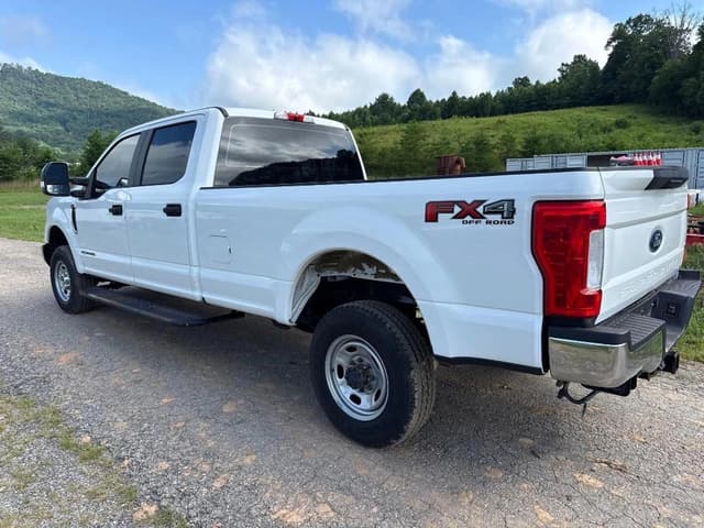 Image of Ford F-350 equipment image 2