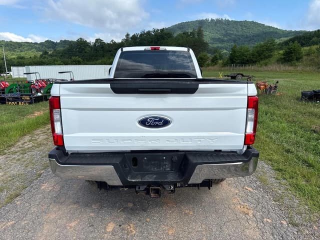 Image of Ford F-350 equipment image 3