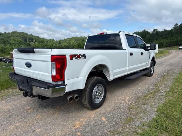 Image of Ford F-350 equipment image 4
