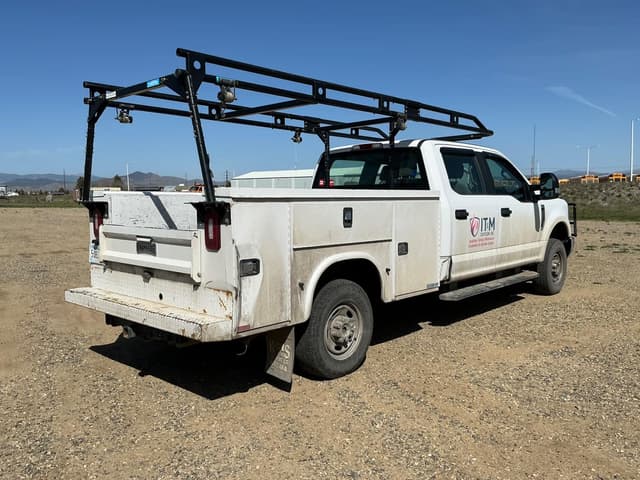 Image of Ford F-350 equipment image 4