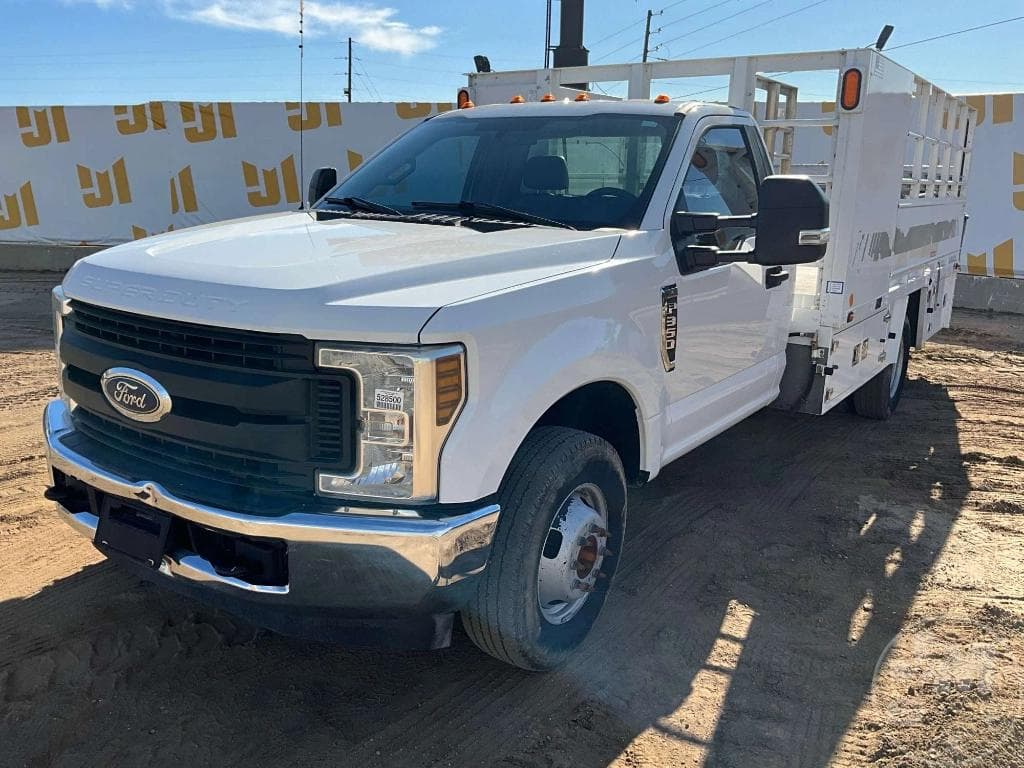 Image of Ford F-350 Primary image