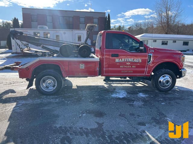 Image of Ford F-350 equipment image 3