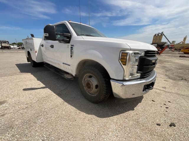 Image of Ford F-350 equipment image 1