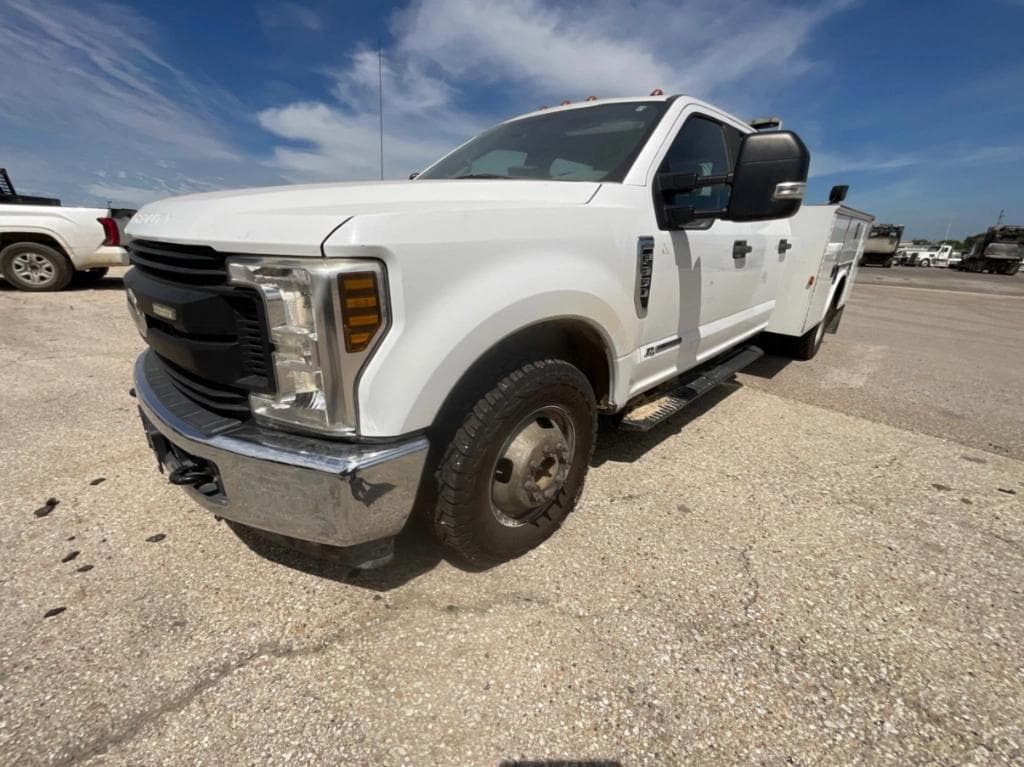 Image of Ford F-350 Primary image