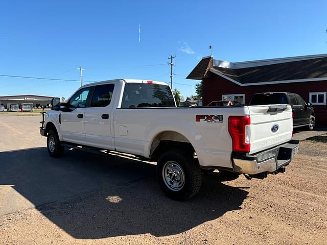 Image of Ford F-350 equipment image 3