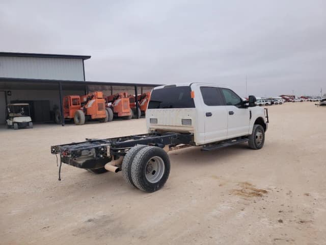 Image of Ford F-350 equipment image 4