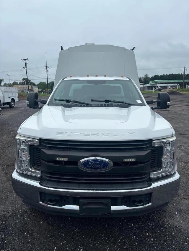 Image of Ford F-350 equipment image 1