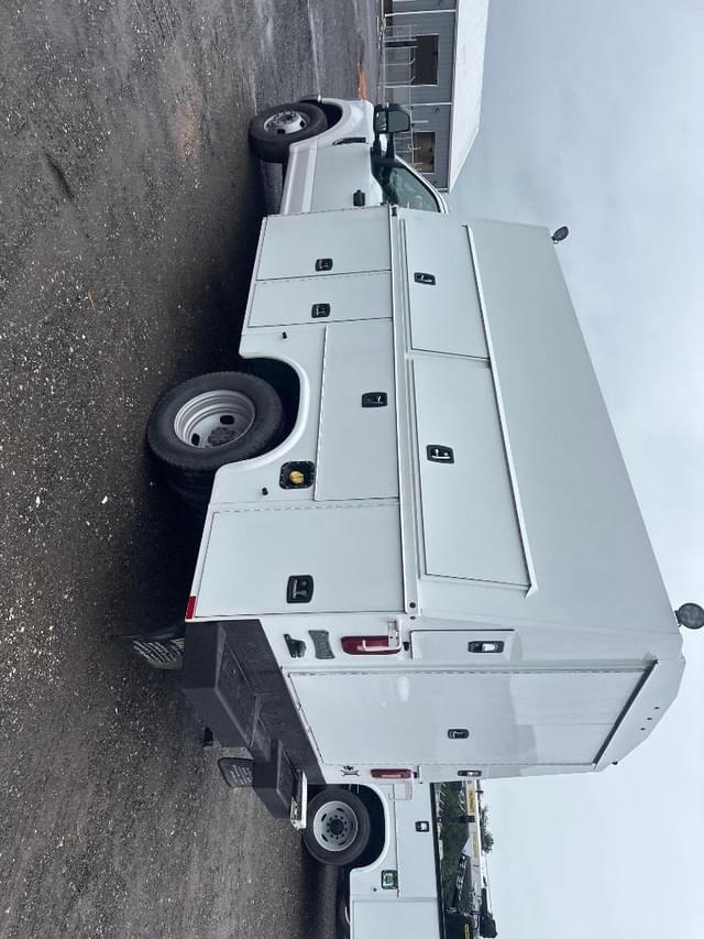 Image of Ford F-350 equipment image 2