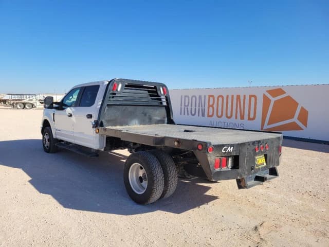 Image of Ford F-350 equipment image 2