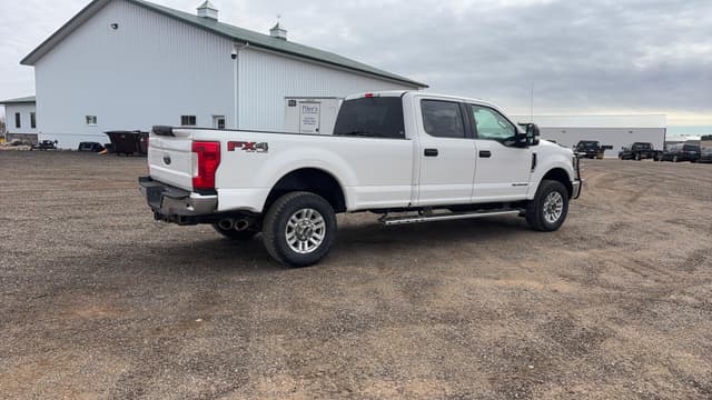Image of Ford F-350 equipment image 4