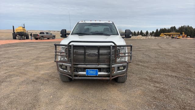 Image of Ford F-350 equipment image 1
