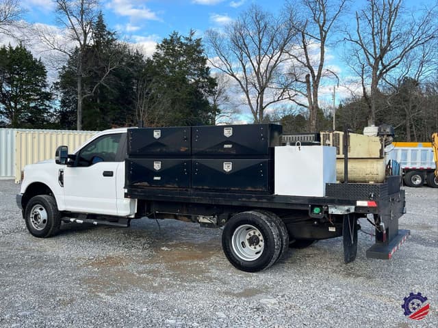 Image of Ford F-350 equipment image 2