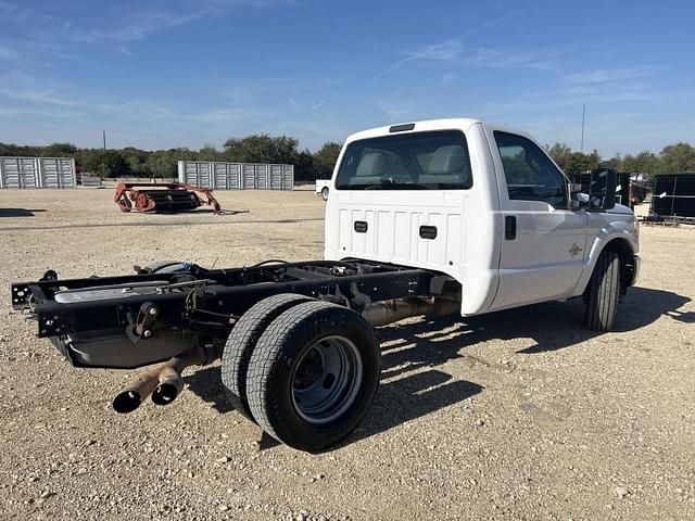 Image of Ford F-350 equipment image 4