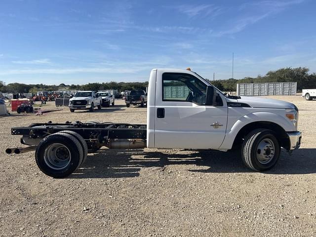 Image of Ford F-350 equipment image 3