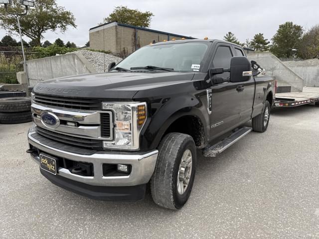 Image of Ford F-350 equipment image 3