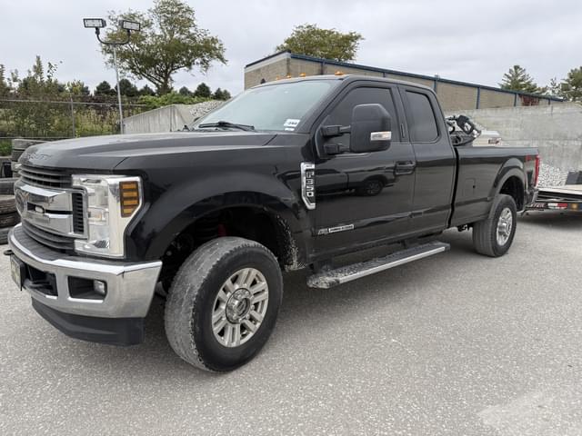 Image of Ford F-350 equipment image 1