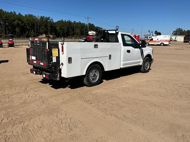 Image of Ford F-350 equipment image 4