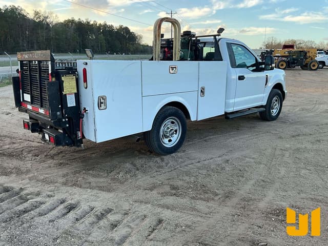 Image of Ford F-350 equipment image 4