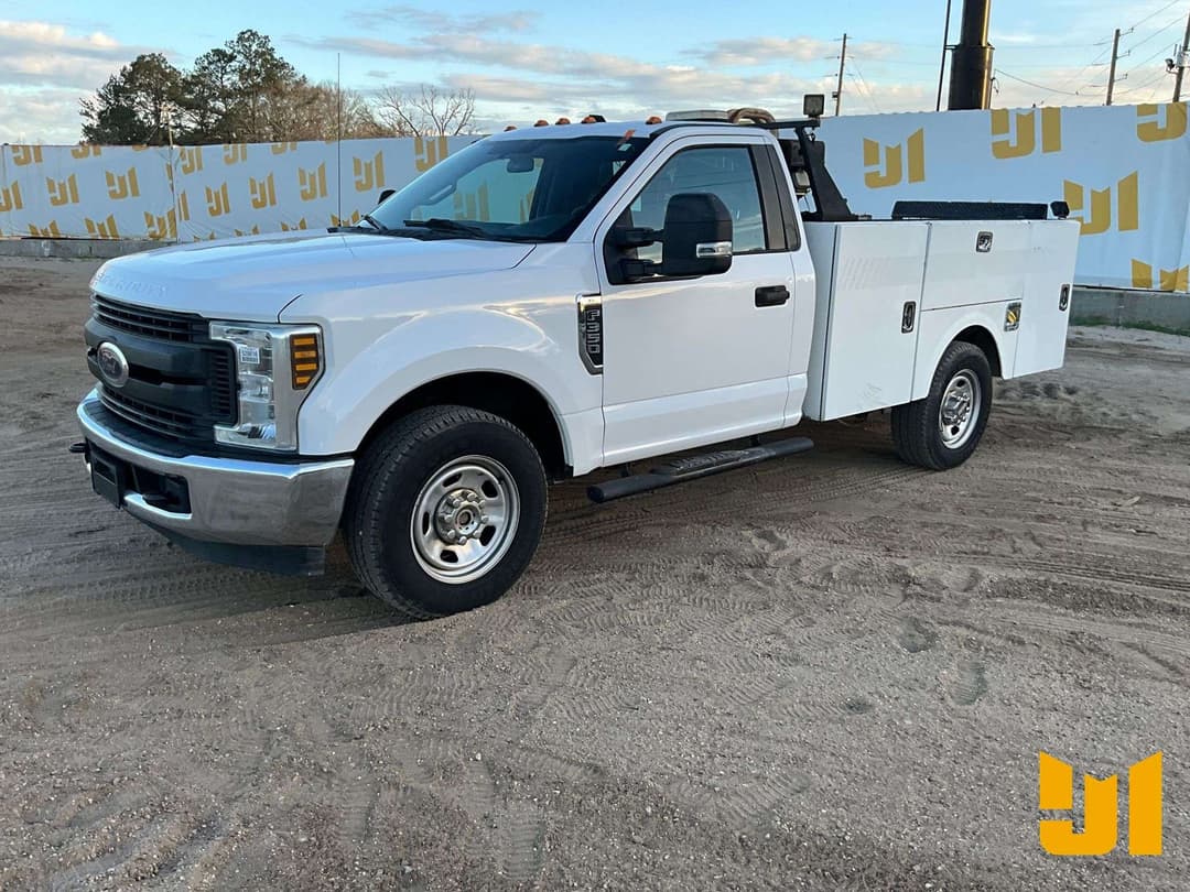 Image of Ford F-350 Primary image