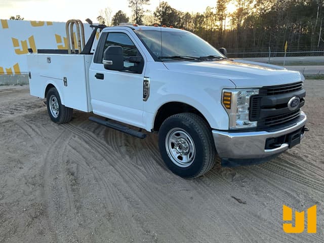 Image of Ford F-350 equipment image 2