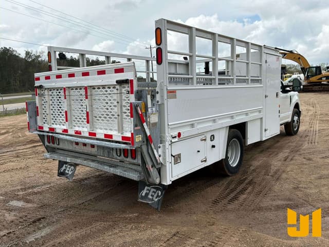 Image of Ford F-350 equipment image 4