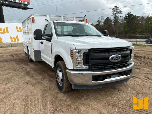 Image of Ford F-350 equipment image 2