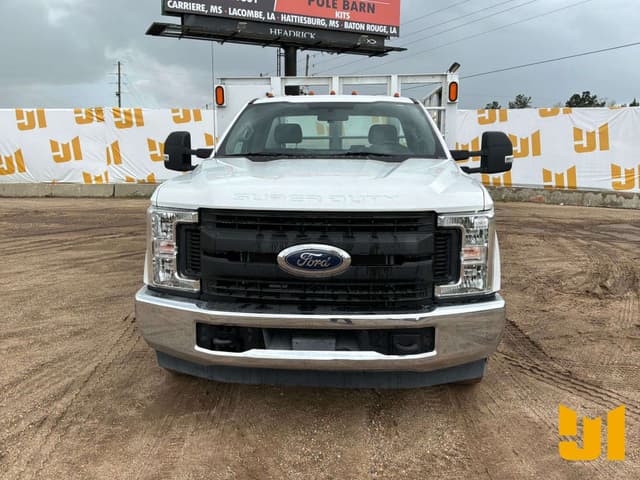 Image of Ford F-350 equipment image 1