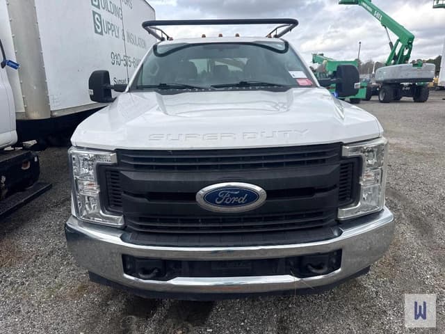 Image of Ford F-350 equipment image 1