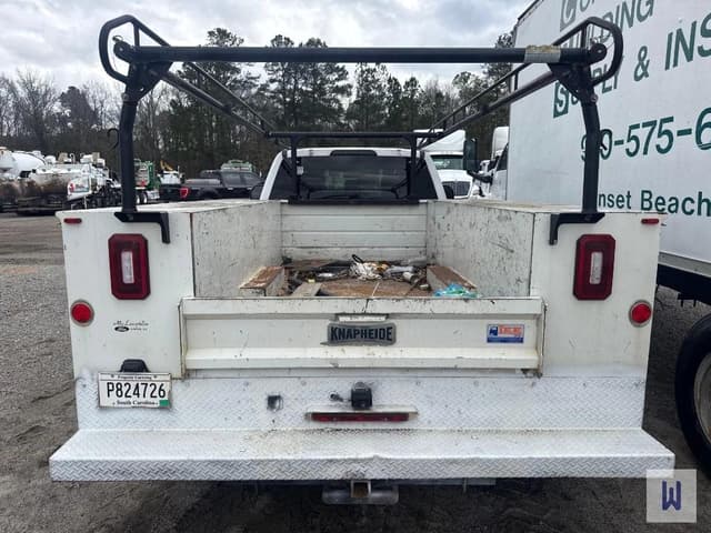 Image of Ford F-350 equipment image 3