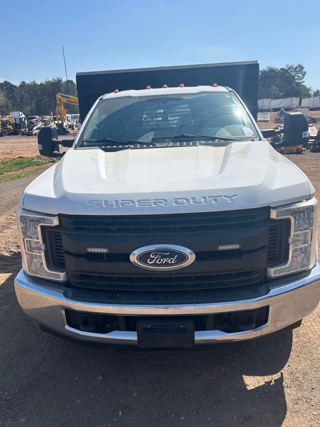 Image of Ford F-350 equipment image 4