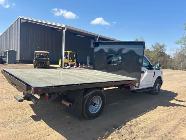 Image of Ford F-350 equipment image 2