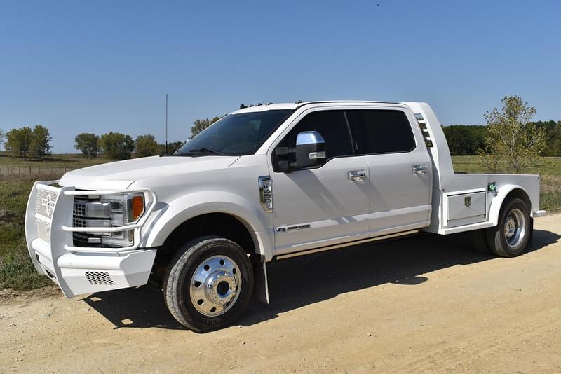 Image of Ford F-450 Primary image