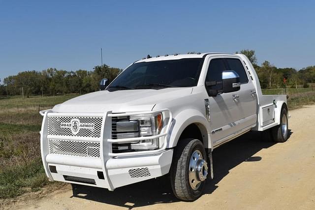 Image of Ford F-450 equipment image 2