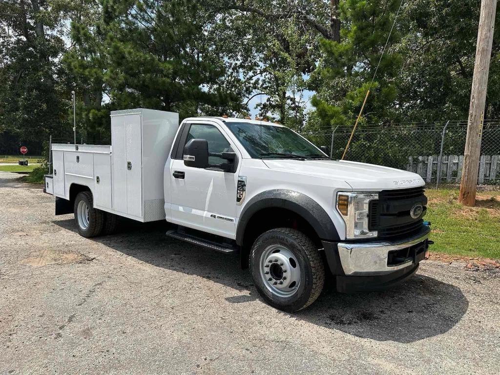 Image of Ford F-450 Primary image