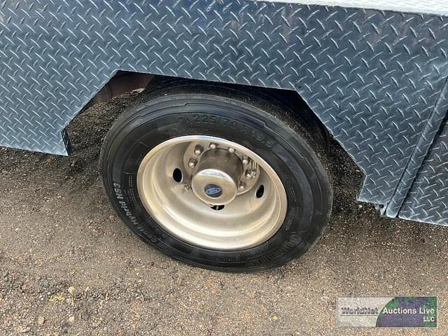 Thumbnail image Ford F-450 43