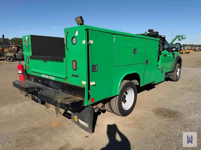 Image of Ford F-450 equipment image 4