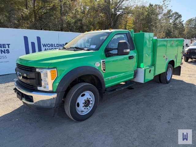 Image of Ford F-450 equipment image 1