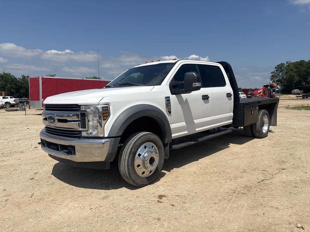 Image of Ford F-550 Primary image