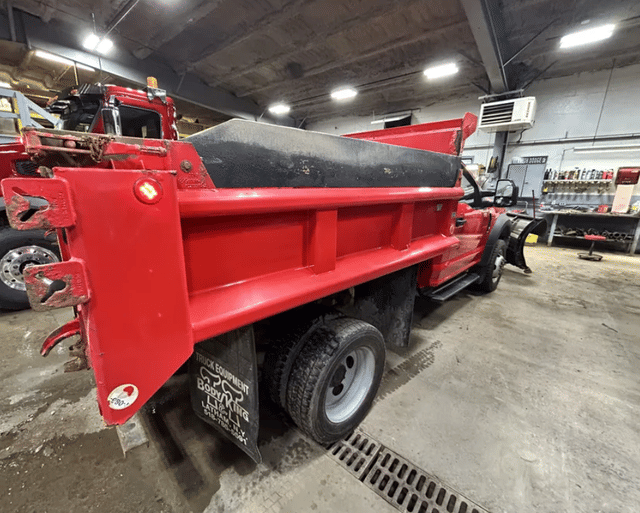 Image of Ford F-550 equipment image 3